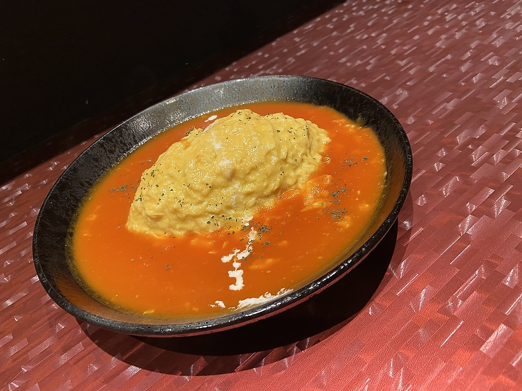とろとろ玉子のオムライス　トマトソース