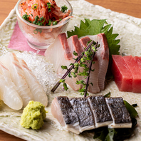 豊洲直送の新鮮なお刺身と炉端焼き
