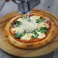 料理メニュー写真 ラクレットチーズのマルゲリータピザ