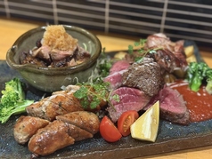 肉盛り (手作り自家製サルシッチャ/あそび豚の肩ロース/天草大王/味彩牛のイチボ) ※全て炭火焼