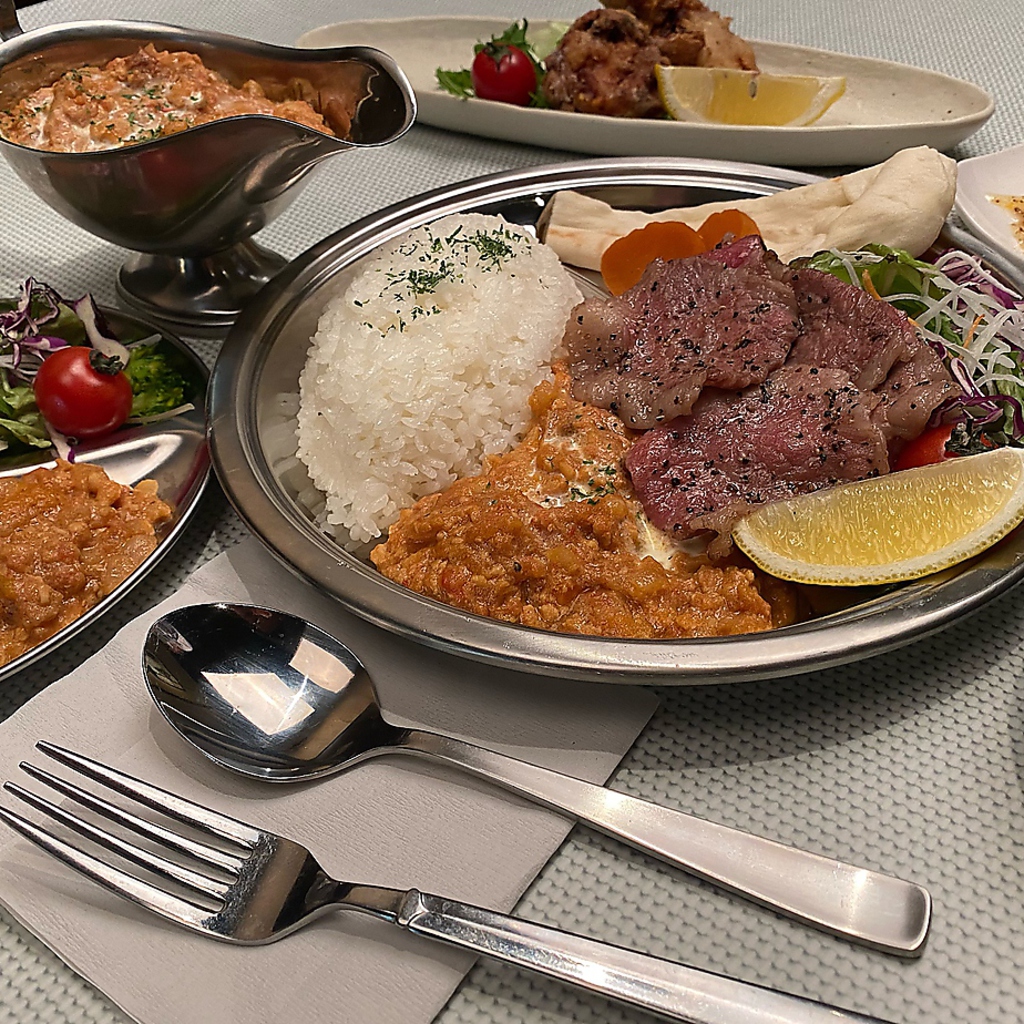 ランチもおまかせ下さい！お昼はバターチキンカレー専門店の袋町カレー食堂に。。