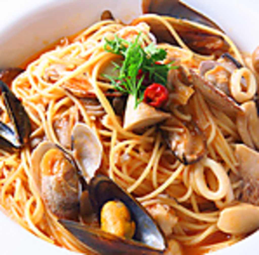 食材にこだわり抜いたパスタやピザ、パエリアなどの洋食は絶品☆見た目も鮮やかで食欲をそそります♪