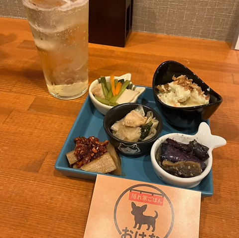 路地裏やけどなんか楽しそうな気配のお店 扉あけたらふわっと手作りのおばんざい♪