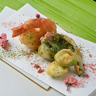 器にもこだわり、目でも舌でも季節を堪能。