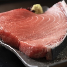 本鮪断面刺しなどの全国各地の鮮魚を使用した逸品が充実