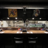 デートや女子会に最適な焼肉専用カウンター席がございます◎料理を楽しみながら、目の前で焼かれていくお肉たちは、食べるのが待ち遠しくなるほどです♪落ち着いた雰囲気の中で、親密な会話を楽しめます★特別な時間を共有し、思い出に残るデートを演出するのにぴったりな空間です！ぜひ、デートや女子会でお越しください◎