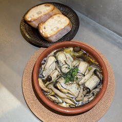 牡蠣とキノコのアヒージョ