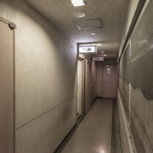 【アクセス抜群でお越しいただきやすい！】駅から徒歩5分の距離に位置し、道のりも分かりやすい便利な立地です♪周囲にはくの飲食店があり、飲み会のスタートや飲み歩きの途中でも立ち寄りやすいのが魅力★通いやすさを大切にしています◎ぜひ気軽にお立ち寄りください！