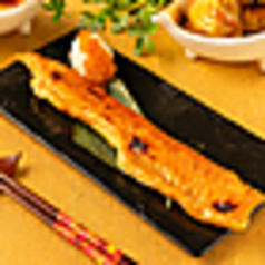 焼き鮭ハラスのいくらおろし掛け