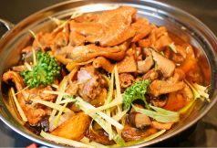 鶏としいたけ鍋　/　大根と牡蠣の煮込み鍋　/　スペアリブと漬け野菜の煮込み鍋