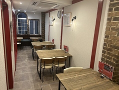 2Fテーブル席二名テーブル、四名テーブルとなっております。最大16-18名様対応可能