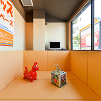 【ゆったり広々とした店内】