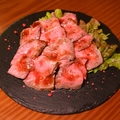 料理メニュー写真 究極の和牛ローストビーフ