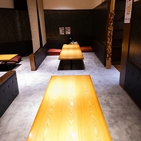 木の温もりが心地よい、落ち着いた雰囲気の空間