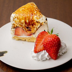 苺の炙りレアチーズケーキ