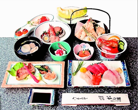 お寿司、懐石料理、お昼のランチまで新鮮な魚が堪能できる