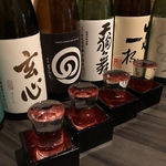 石川の人気地酒を数々取り揃えております！飲み比べをお楽しみください。