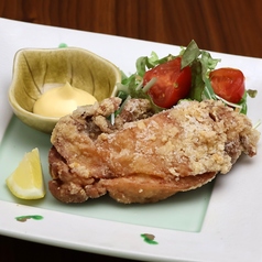 地鶏の唐揚げと国ベジサラダ