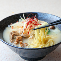 肉以外の一品料理も充実のラインナップ！