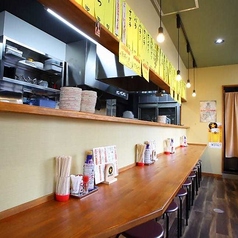 駅から歩いて数分の当店。会社帰りにおひとりでサクッと一杯するにはカウンター席がオススメです!お酒がすすむ、絶品居酒屋メニューでおもてなし♪鮮度抜群のお刺身や、煮物、焼き物、揚げ物などご用意してお待ちしております。