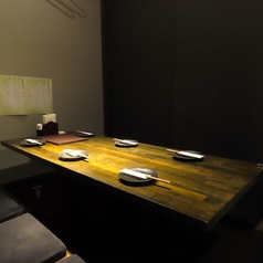 最大6名まで利用できる掘りごたつです。温かみのある雰囲気の中で、友人や家族との会話を楽しむことができます。静かな環境で、周囲を気にせずリラックスできるのが魅力です♪