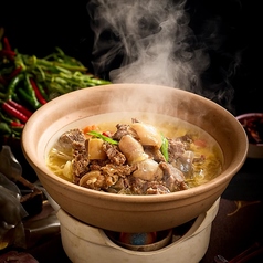 皮付き黒ヤギもも肉の湖南風煮込み