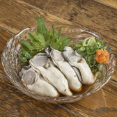 【贅沢なひとときを提供します！】新鮮な牡蠣を使った料理が自慢で、特別なひとときを演出します★落ち着いた雰囲気の中、親しい友人との会話を楽しんでください！リラックスできる居心地の良い空間で、大切な人と特別な思い出に残る時間を過ごしましょう♪