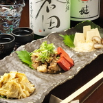 京都らしい野菜の炊いたんや和え物などのおばんざい。とってもヘルシーなのにアテにもなる！