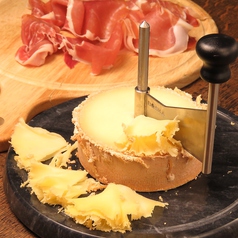 パルマ産プロシュート  スイスのチーズをいっぱいかけて
