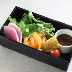 季節のお野菜５種類のバーニャサラダ　たまり醤油ソース