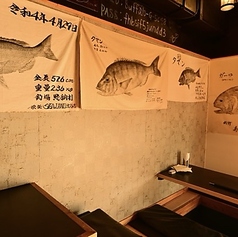 柔らかな灯りがともる座敷に、2名専用の掘りごたつ席を用意。静かに寄り添える距離感で、旬の料理と香り豊かな酒をゆっくり味わえる大人の隠れ家。デートや特別な夜にそっと寄り添う、おしゃれで落ち着いた居酒屋です。