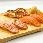 海人の横にある3号線挟んで真向かいにある、立体駐車場のサービス券をお渡ししております。他、提携駐車場有り。くわしくは店舗までお問い合わせください。車でのアクセスが便利で、安心してご来店いただけます。大切な方とのお食事を心ゆくまで楽しむことができます。