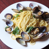 海鮮だけでなくピザやパスタも大人気♪