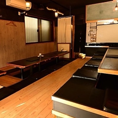 最少16名から最大20名での貸切が可能で、仲間内の集まりや会社の小規模宴会に最適。落ち着いた空間で、旬の料理とこだわりの酒をゆったり楽しめる特別な時間を演出します。