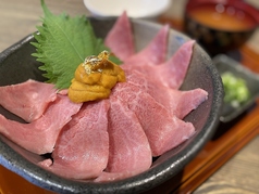 飛騨牛とウニの贅沢丼