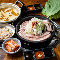 豚ロースからトントロまで、味わい尽くすサムギョプサル