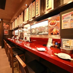 串カツといえばやはりカウンター席♪職人の動きを間近で楽しめる特等席です◎1名様~8名様までご利用可能なこちらのカウンター席は、職人の動きを目の前で楽しみながらゆったりとお過ごしいただけます!デート向きの席として、デート利用にもオススメです!美味しい串カツを味わいながら素敵な時間をお過ごしください♪
