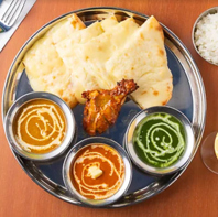 ～とろけるチーズナンと本格カレーを満喫～
