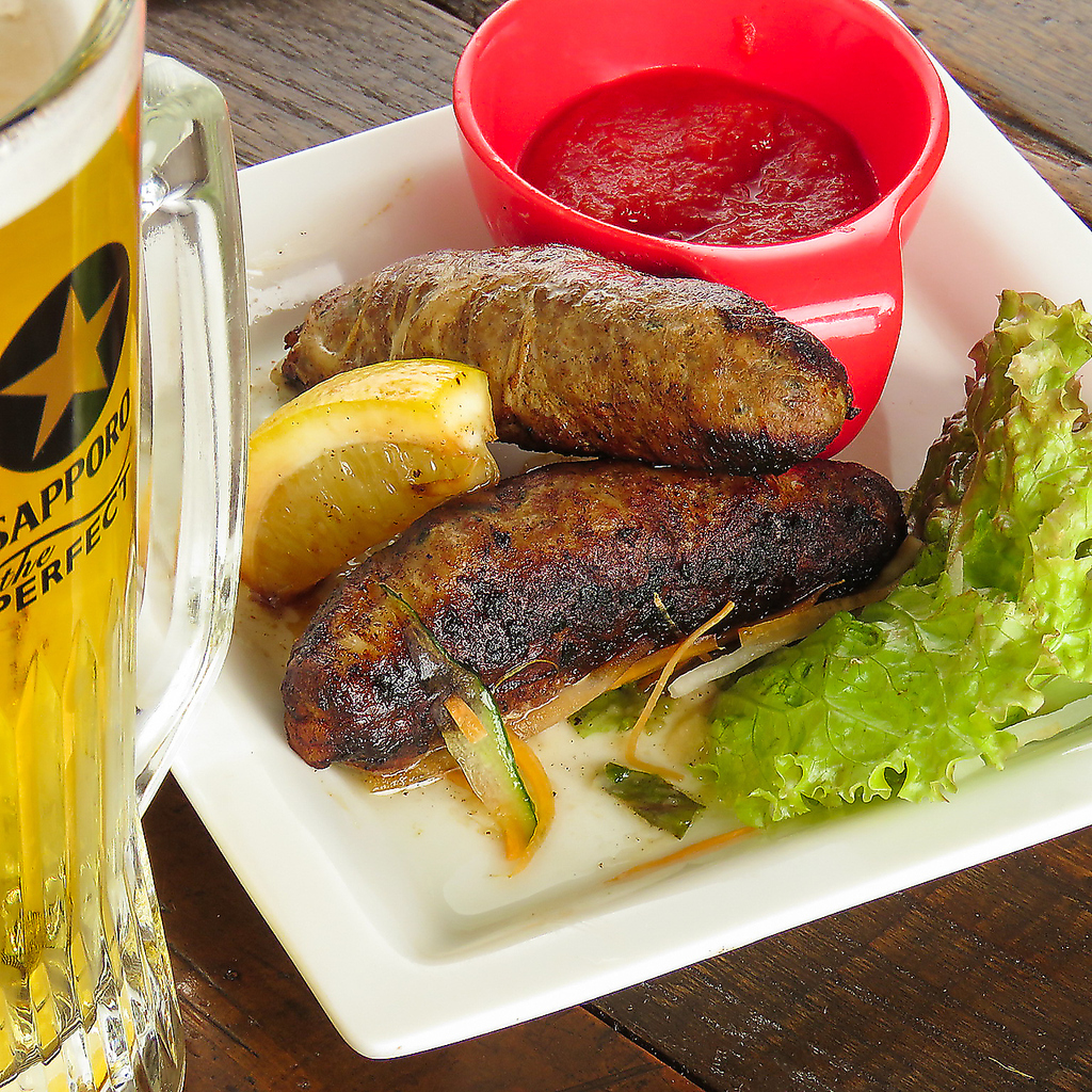 ピリ辛のラムソーセージはビール等のお酒が進む！