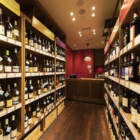 ワインショップ併設！常時７０種以上のラインナップ！