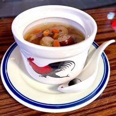 桃膠と雪燕の甘いスープ