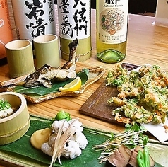 旬の味覚を堪能！素材本来の味を引き出す極上天ぷらは、自慢の蕎麦や厳選日本酒と相性抜群！の写真