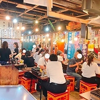昼から乾杯!明るく開放的な空間で気ままに昼飲み