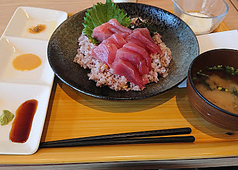 ３種のたれで食べる海鮮丼