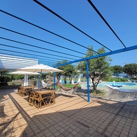 ペットもOK♪ピクニック気分のテラス席でくつろぎ時間