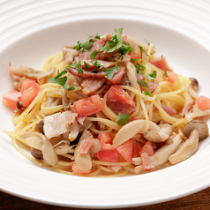 ベーコンとキノコのペペロンチーノスパゲティ