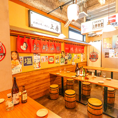 上野で屋台料理とホルモン料理ならココ！お隣と友達になれちゃうかも!?上野横丁 上野店では、屋台料理とホルモン料理を楽しみながら、会話も弾む居酒屋です。美味しいお肉とお酒を堪能しながら、お隣のお客様と友達になれるかもしれません。上野で美味しい料理と楽しいひとときを過ごすなら、ぜひ当店へお越しください！
