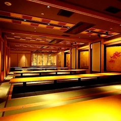 【各席違った雰囲気のデザイナーズ個室席】大人の為の落ち着いた雰囲気となっております。2名様~80名様までご利用可能な完全個室席は天神駅で接待や女子会、合コンなど各種宴会に最適なプライベート個室空間♪お得な宴会コースプランもご予算に合わせて3000円~ご用意。誕生日や記念日にお得なサプライズ特典もご用意◎◎