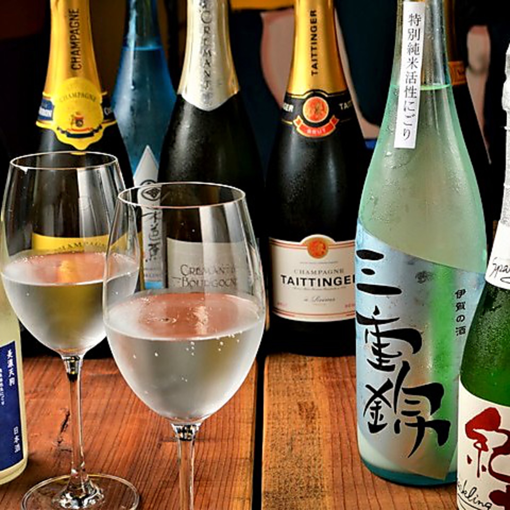 ソムリエールのオーナーが厳選したシャンパーニュやスパークリングをお値打ちにご提供致します。
