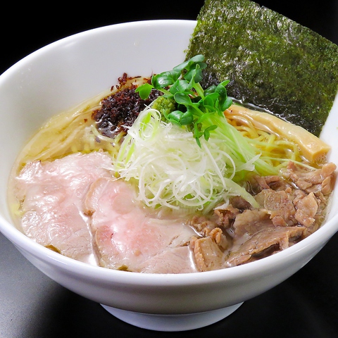 【関内駅から徒歩5分】牛骨で出汁をとったお店オリジナルの「青唐辛痛麺」